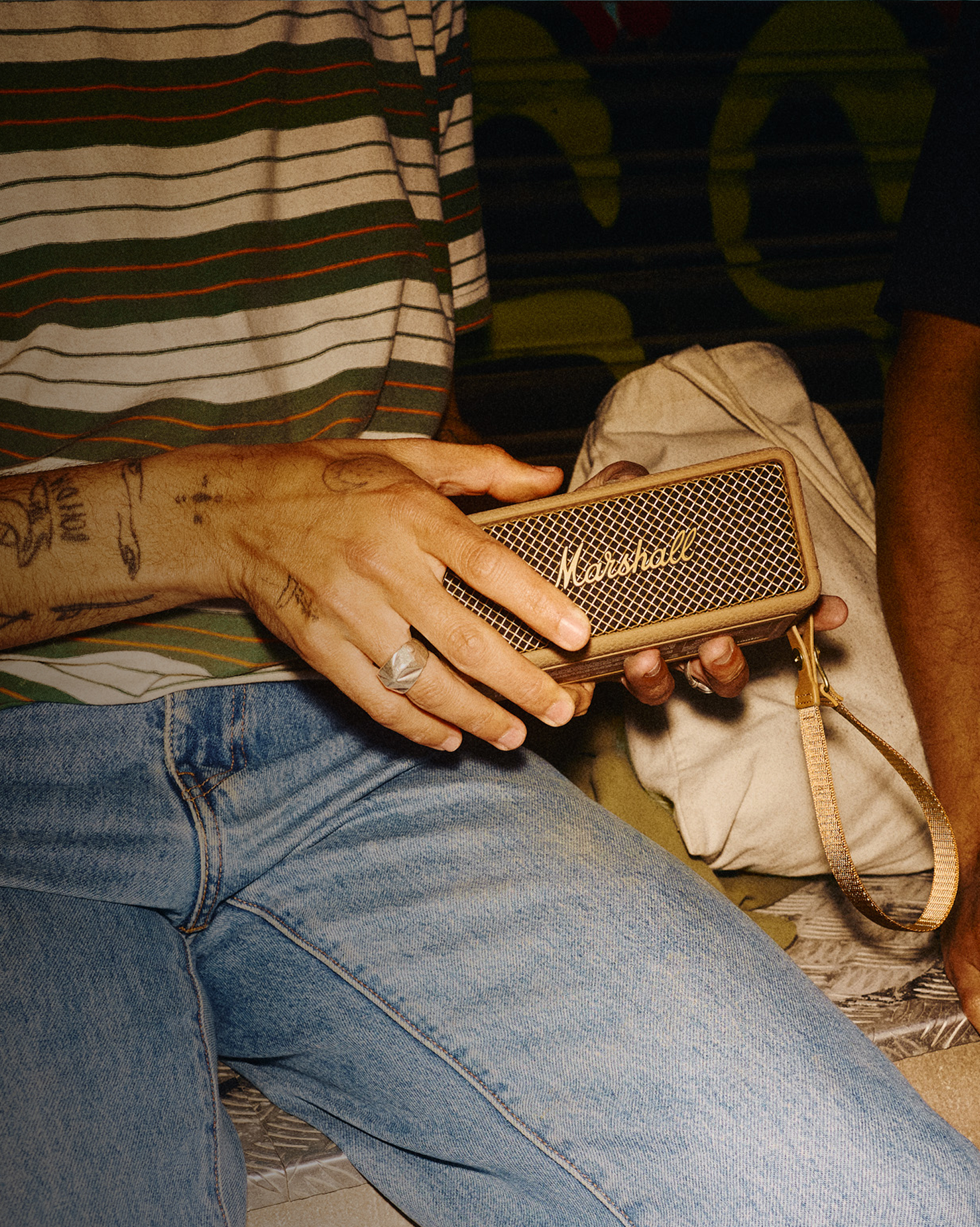 ポータブルスピーカーでパワフルな音をどこへでも | Marshall.com