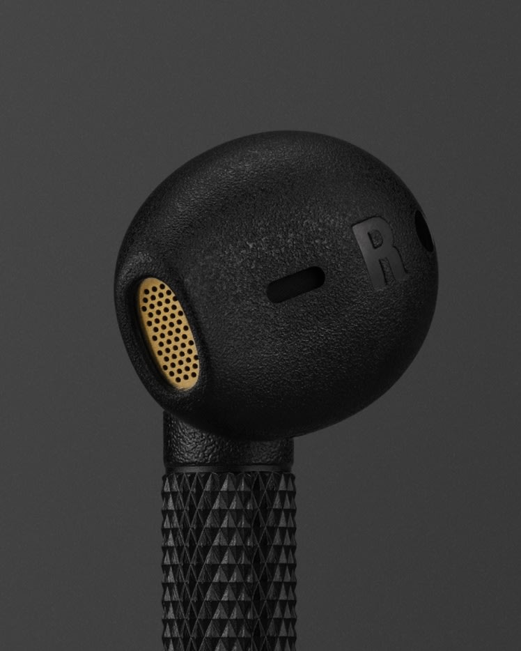 Marshall Minor IV ブラック・ゴールド・ディテールのトゥルー・ワイヤレス・イヤホン。