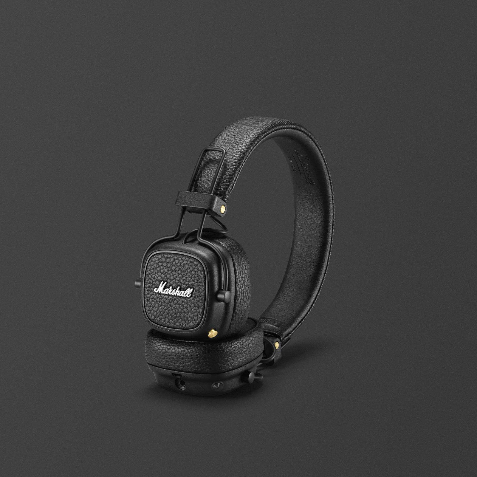 Major III Voice Black headphones front view.