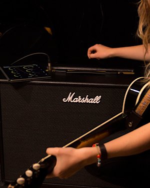 El CODE50 Combo conectado a la aplicación CODE presets