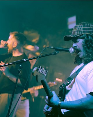 Gallus close up on stage where a person sings