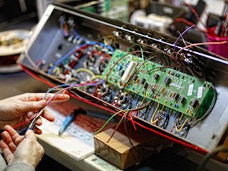 The cables inside the Marshall amplifier
