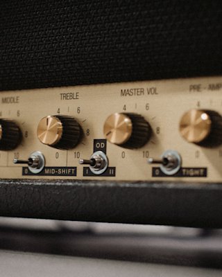 The JCM800 modified head control knobs