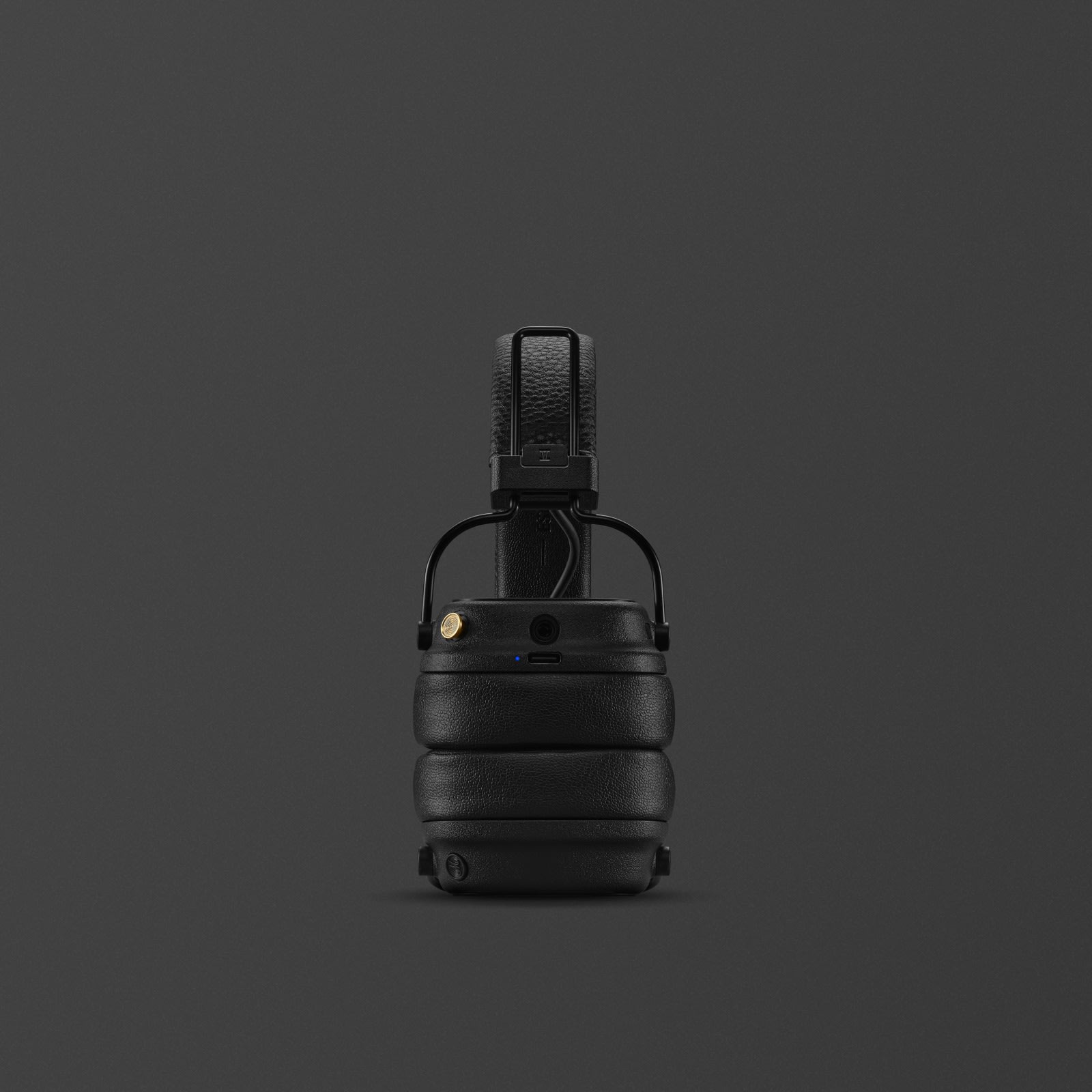 major-v-black-front-desktop-6.