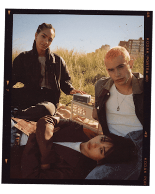 Marshall Emberton II Speaker video of people listening to Emberton II