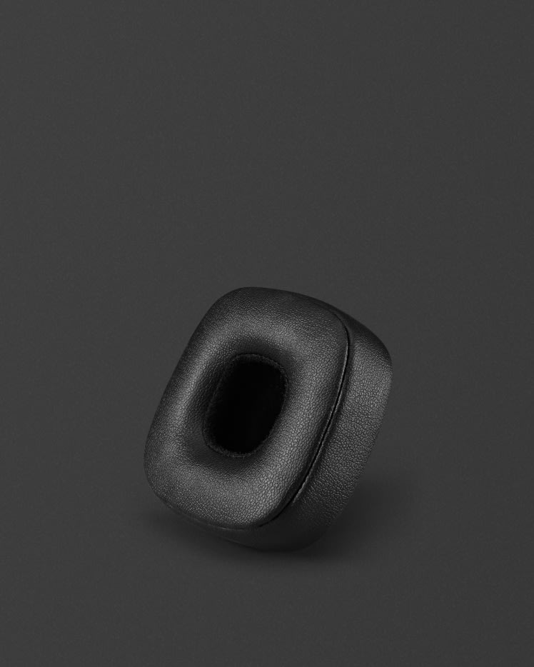 ALMOHADILLAS MARSHALL MAJOR IV NEGRAS sobre fondo gris