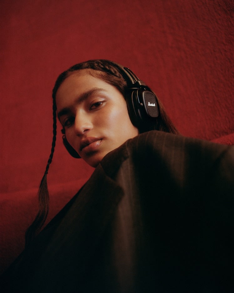 Woman wearing Marshall Major V Black on-ear headphones.