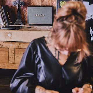 Un altavoz Marshall colocado en el Estudio de Bienvenida