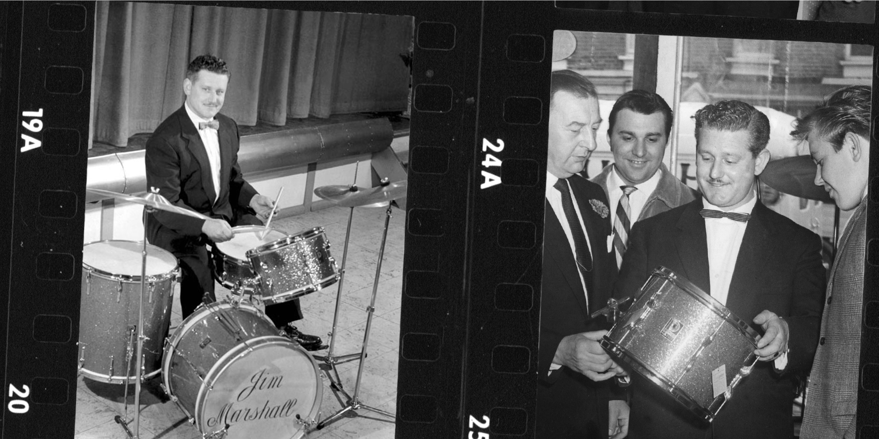 드럼을 연주하는 젊은 짐 마샬의 흑백 이미지