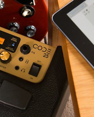 A lifestyle of the 'Marshall CODE25 Combo' amplifier.