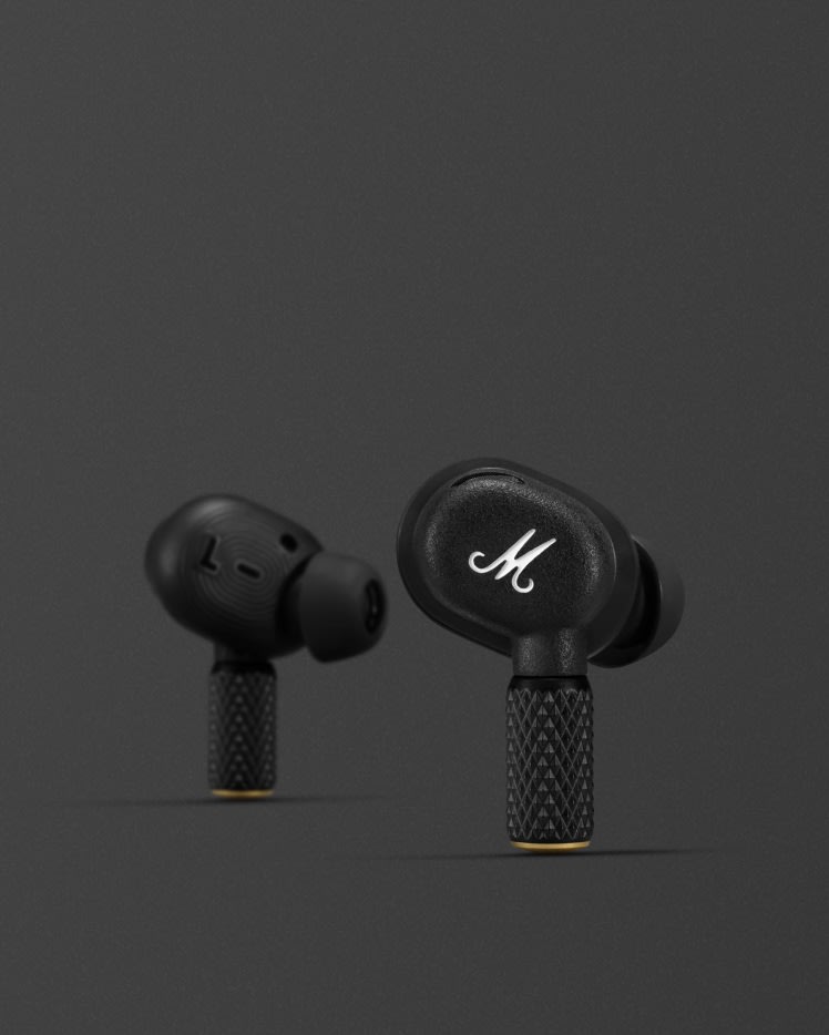 Auriculares A.N.C. Motif II sobre fondo oscuro.