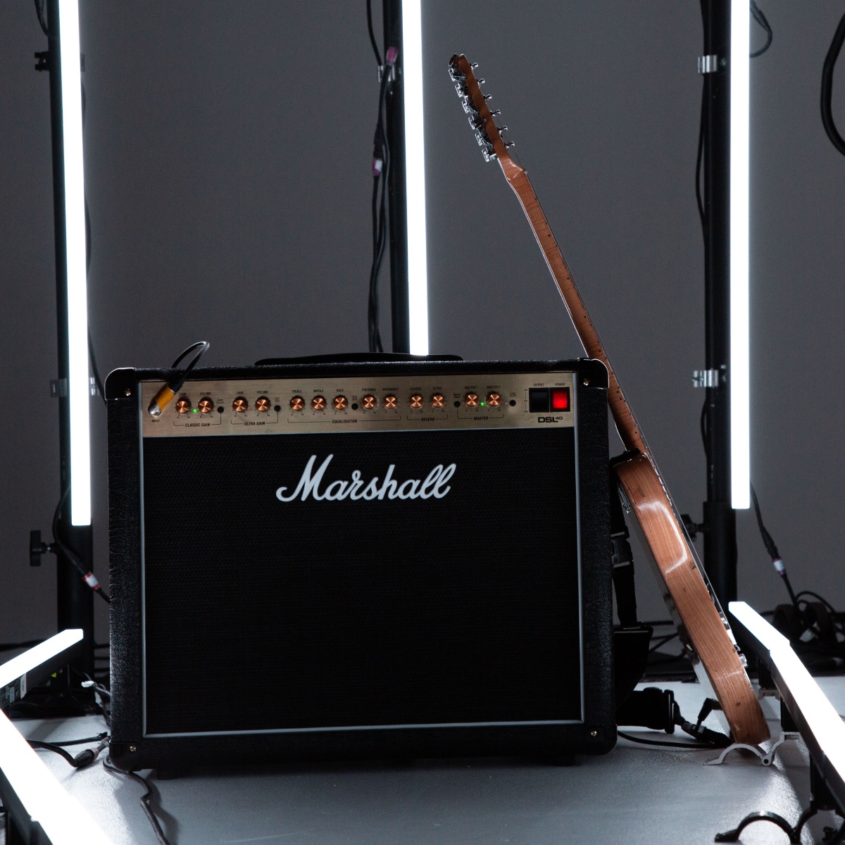 DSL40 Combo マスターボリュームコントロール搭載のパワフルな40Wコンボアンプ | Marshall.com