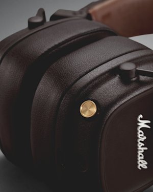 The control knob on a pair of brown Major IV headphones.