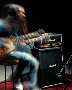 guitarrista tocando música