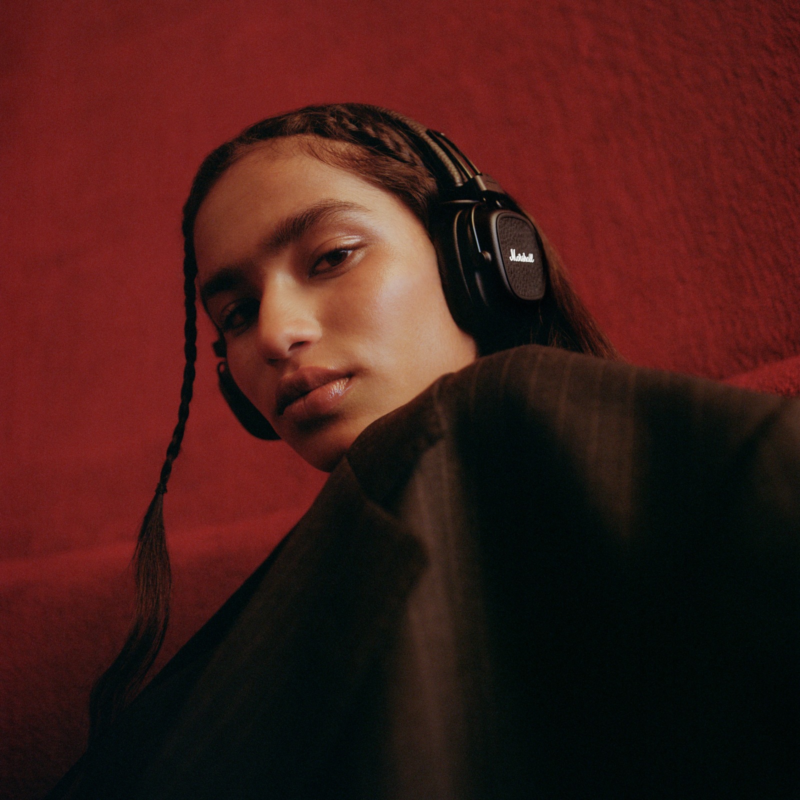 Woman wearing Marshall Major V Black on-ear headphones.