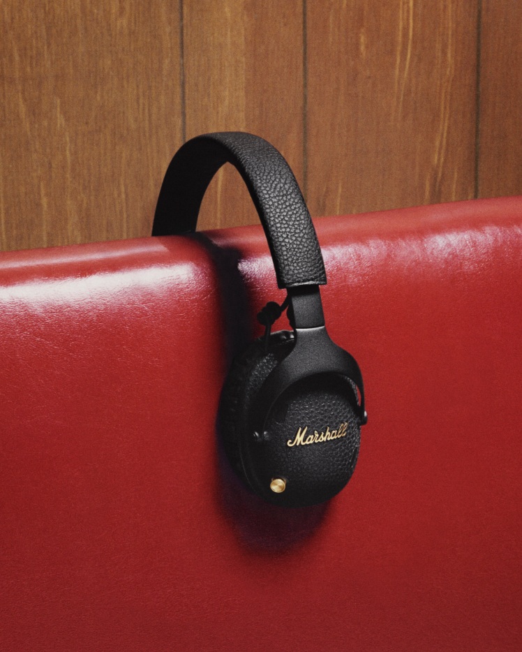 Active noise cancelling headphones with wireless playtime. Marshall