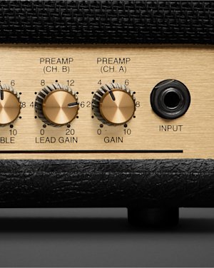 Imagen ampliada de los mandos de control del amplificador Studio 900 Head