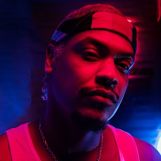 Squared image of Kid Bookie under a red light.