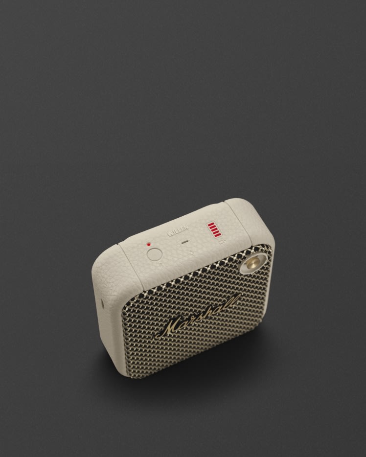 Enceinte portable Willen Cream de couleur beige sur fond noir.