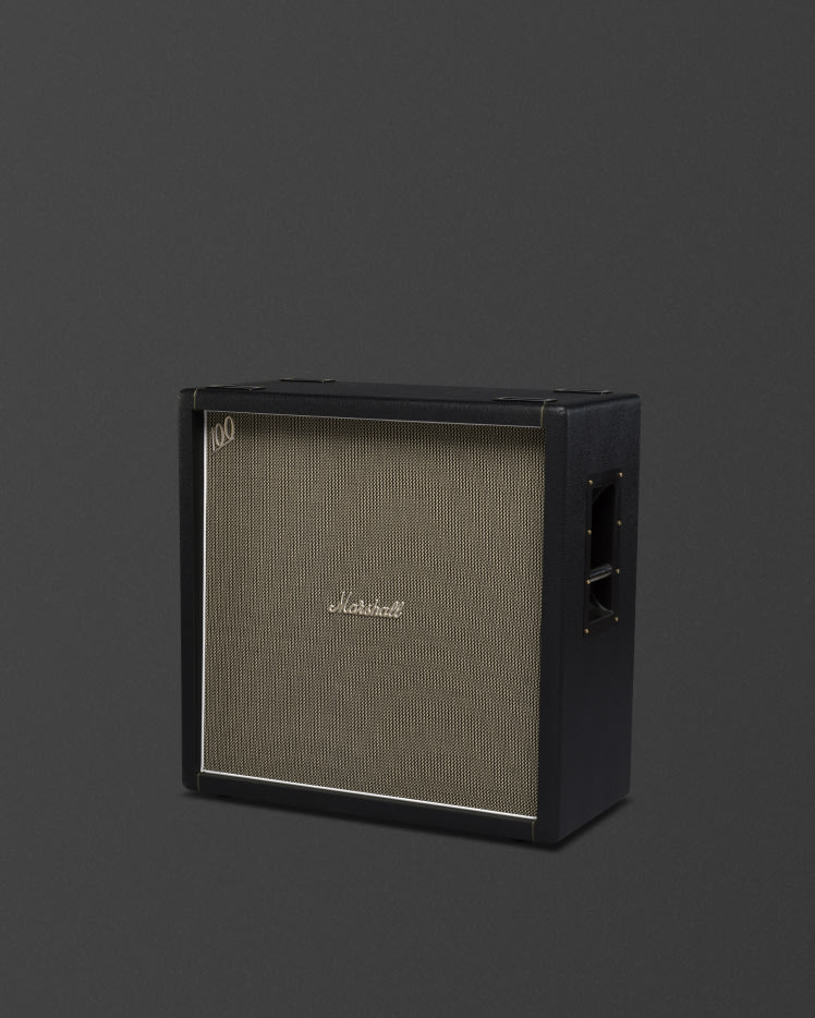 Marshall's 1960BHW cabinet in a vintage look.