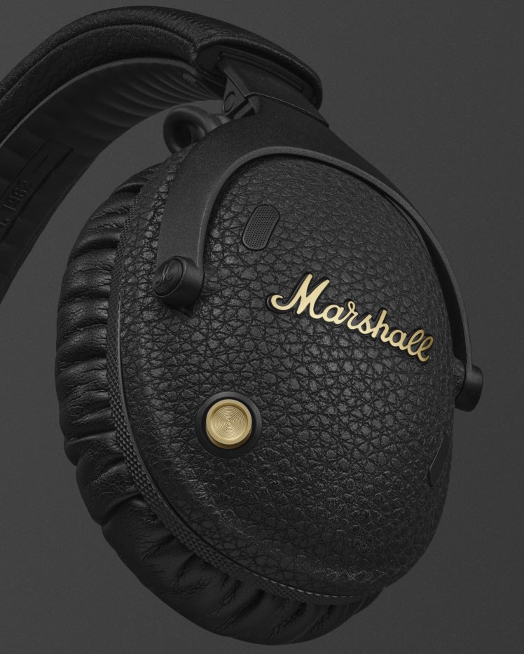 Primer plano de unos auriculares Marshall Monitor III A.N.C. Black.