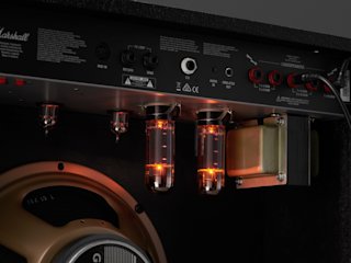 Un amplificador Marshall DSL40 Combo con válvulas.