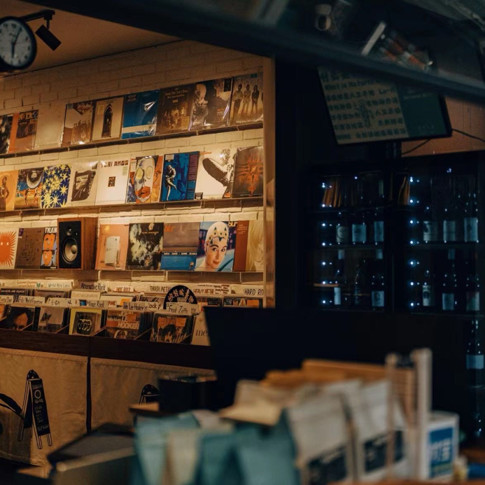 The record store 'Streaming Records' localised in Chengdu.