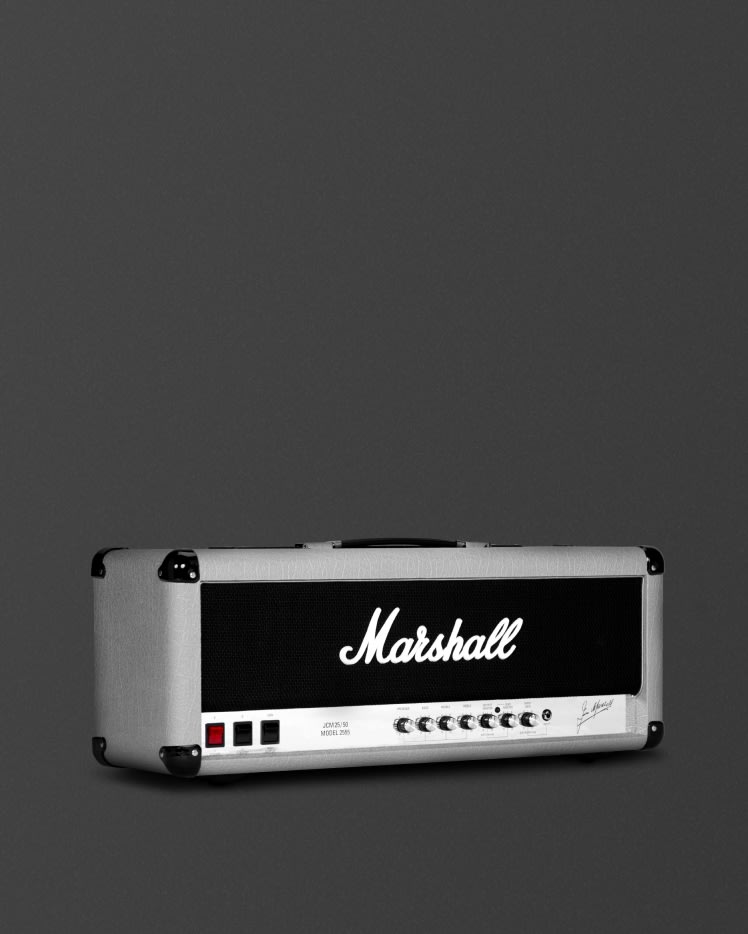 El Marshall Silver Jubilee 2555X Vintage Reissue Head imagen en ángulo a la derecha.