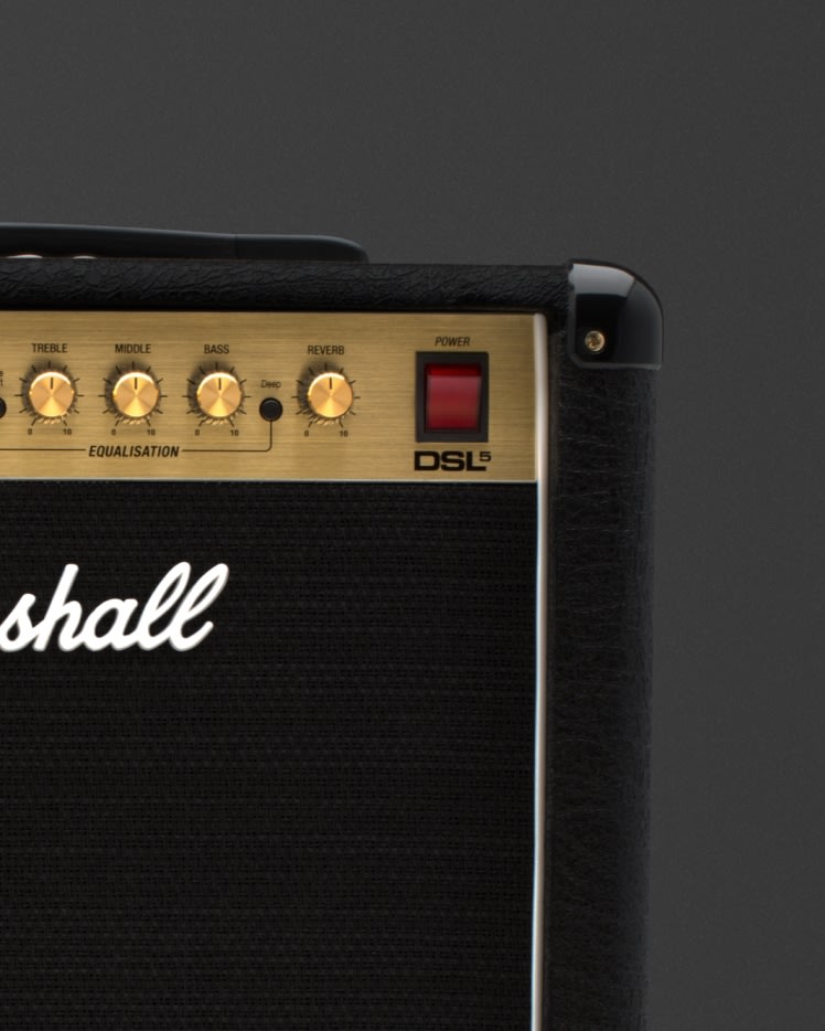 Right upper part of the Marshall DSL5 Combo.