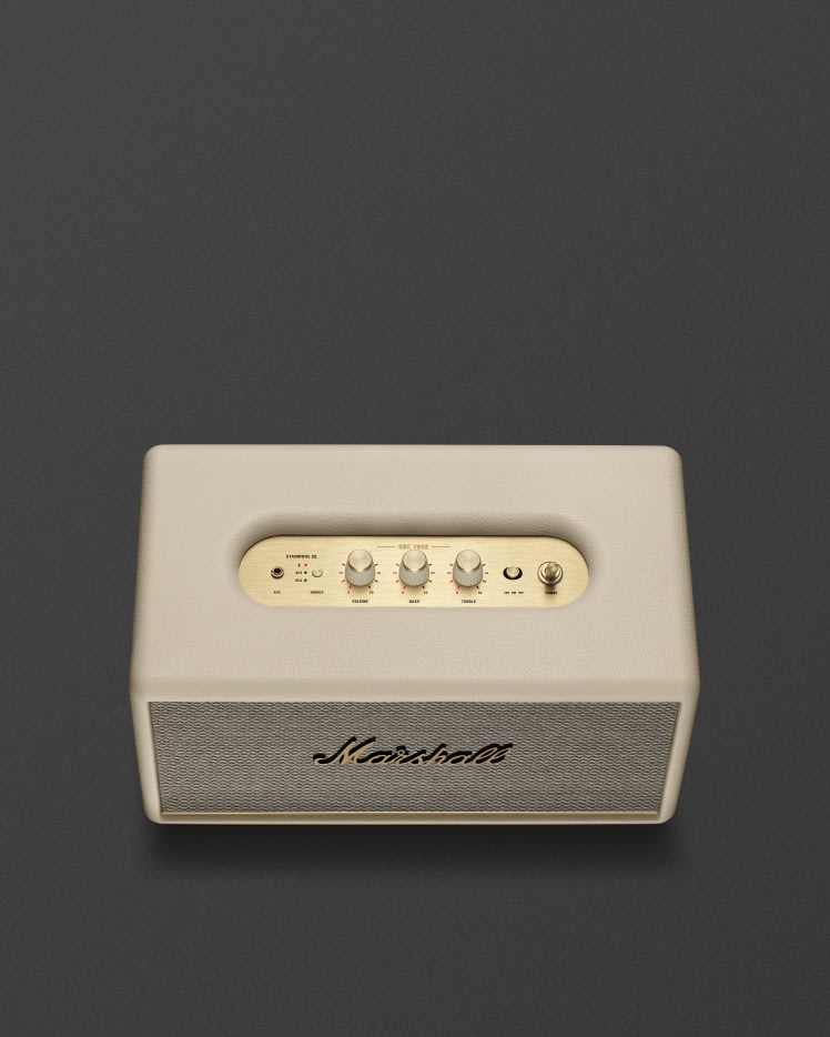 Marshall STANMORE III Cream bluetooth Lautsprecher in beige und gold.