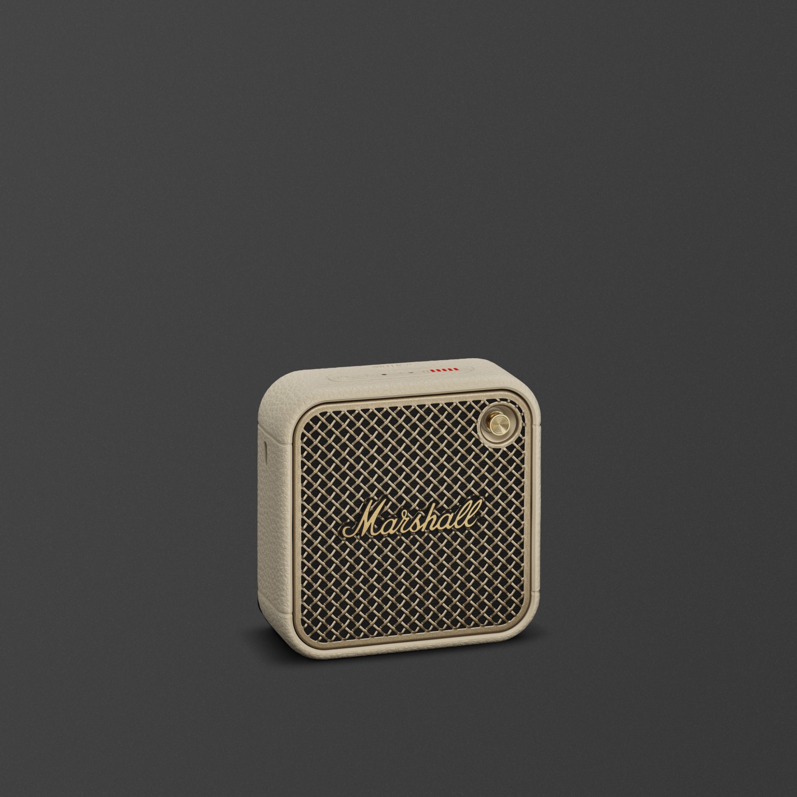 Altavoz Bluetooth Marshall Willen II Cream con logotipo dorado sobre fondo oscuro.