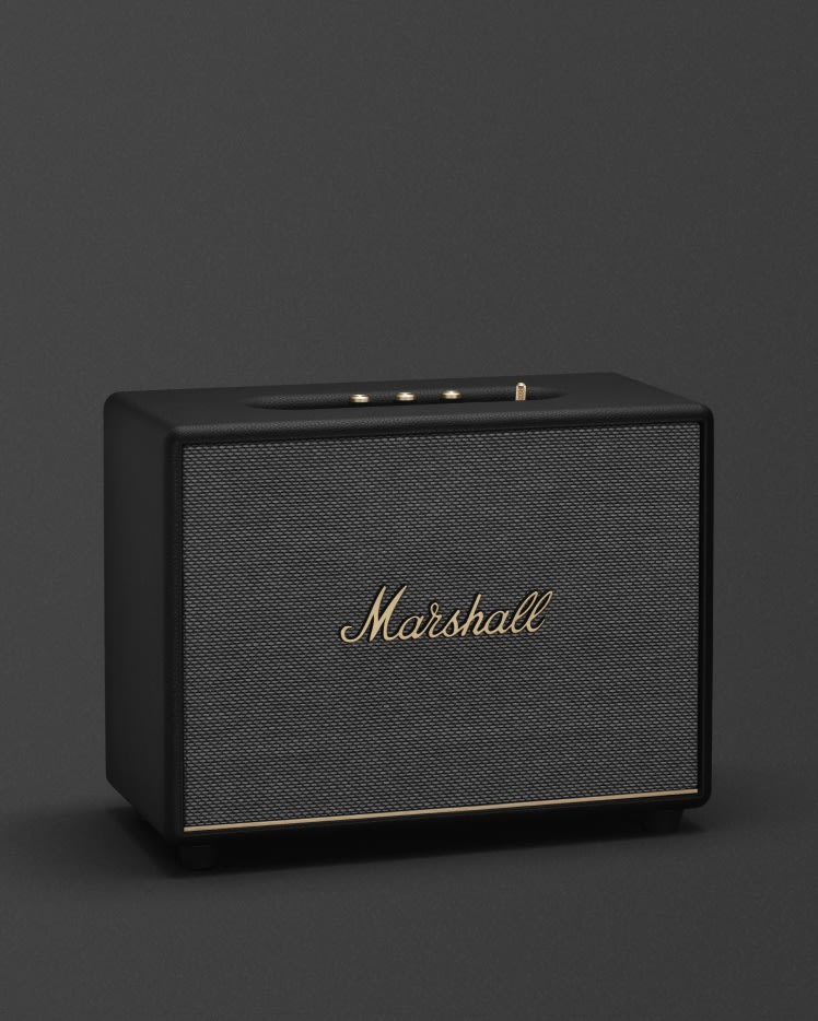 Der WOBURN III BLACK von Marshall, ein eleganter und stilvoller Heimlautsprecher in Schwarz und Gold.