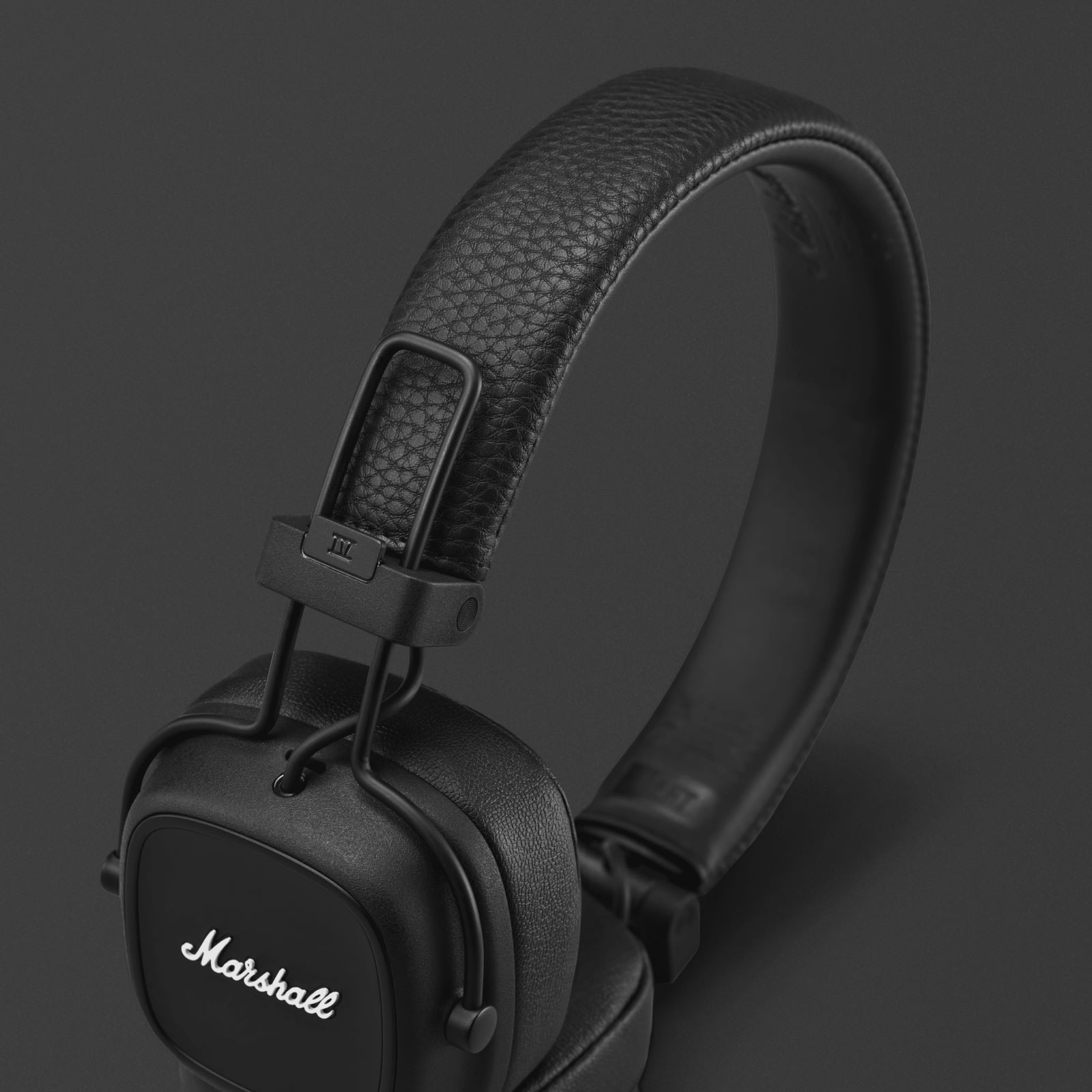 major-iv-black-lifestyle-