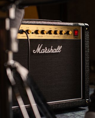 Left side view of the Marshall DSL5 Combo, connected and turned on.