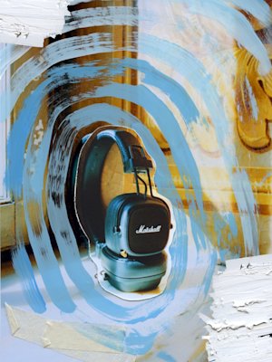 Marshall Major IV Black Headphones with a yellow background