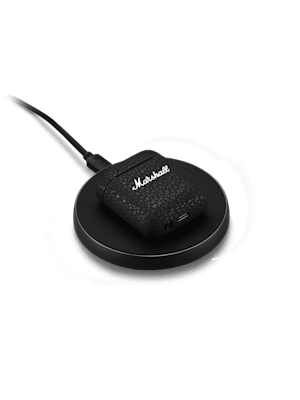 ワイヤレス充電器で充電するMarshall Minor III Blackヘッドフォン