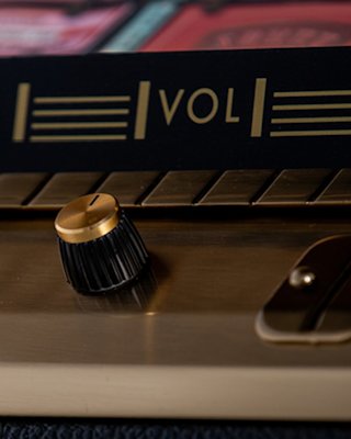Golden volume knob of the Marshall jukebox.
