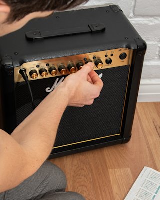Tuning up the Marshall MG15GFX Combo amplifier in the room.
