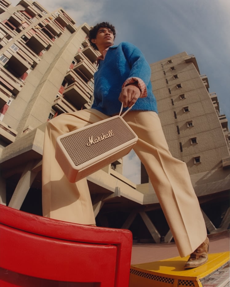 Marshall Middleton Cream speaker positioned on a red box.