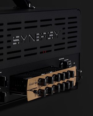 El preamplificador Marshall JMP Synergy Module conectado al módulo Synergy