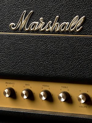 Los mandos de control frontales y el logotipo del Marshall 1959 Handwired Head