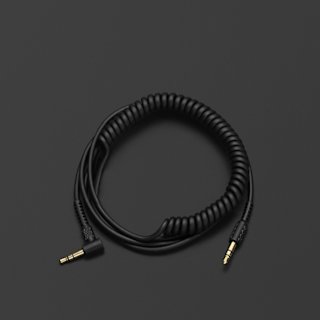 El cable de audio negro de los auriculares Marshall.