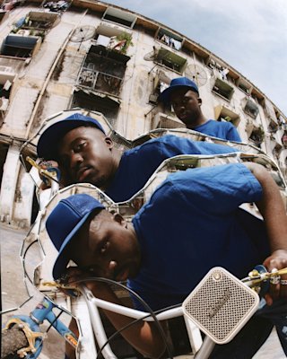 Kelvin Krash on a bicycle with a Marshall Willen II Cream bluetooth speaker attached.