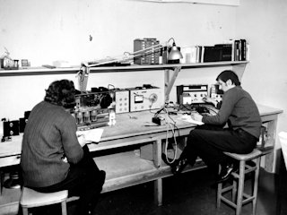 Marshall factory workers testing the amplifiers in 1970