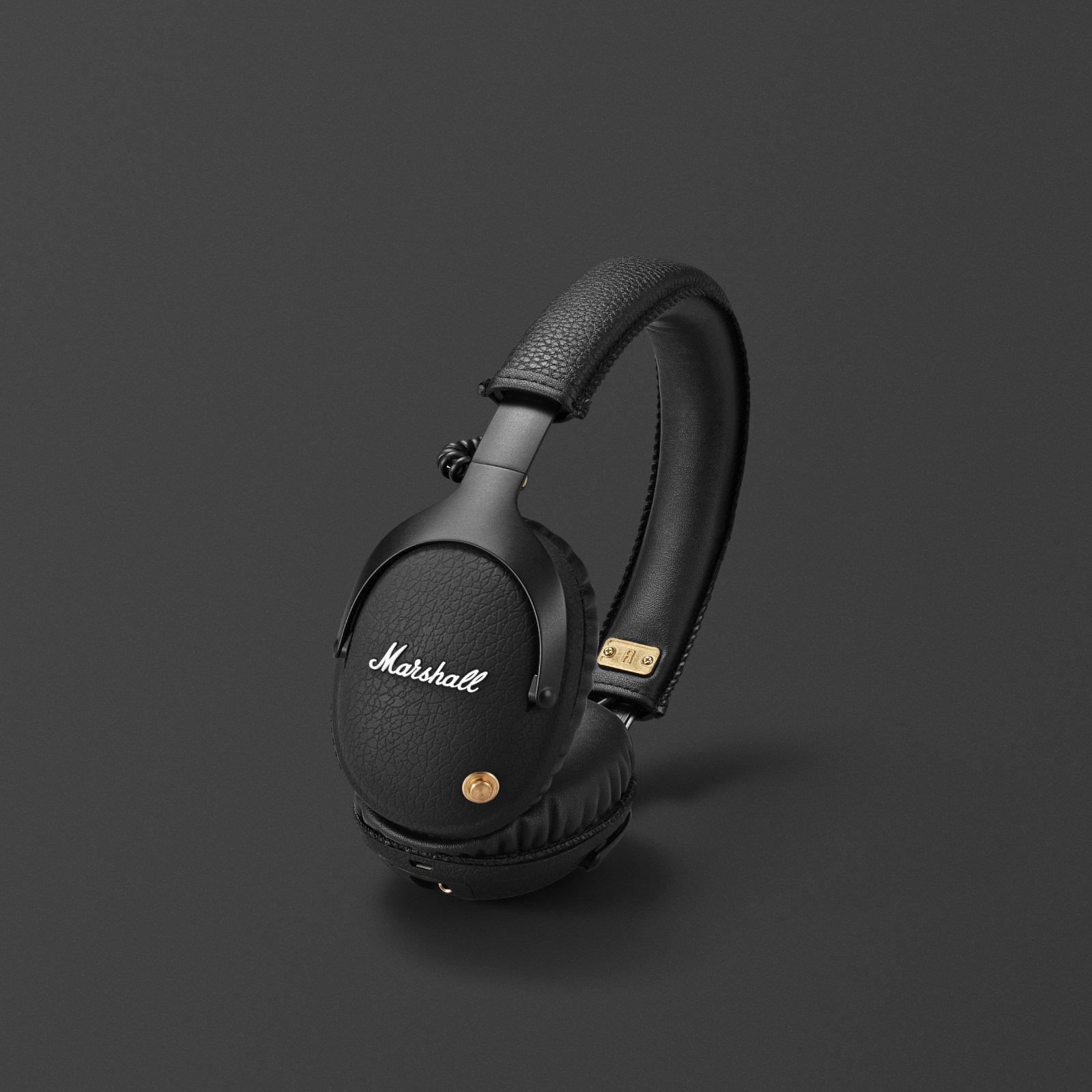 Monitor Bluetooth Black over-ear headphones front view.