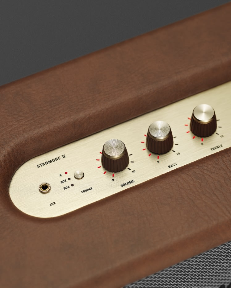 The golden control buttons of the Marshall Stanmore II Brown speaker