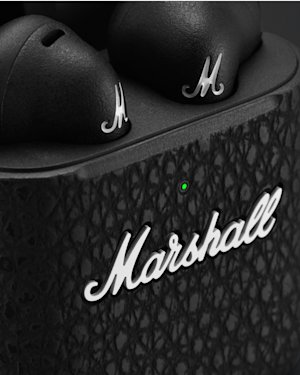 Closeup image of the LED indicator on the Minor III charging case.