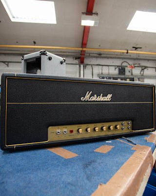 El cabezal Marshall 1959 Handwired Head se fabrica en el Reino Unido.