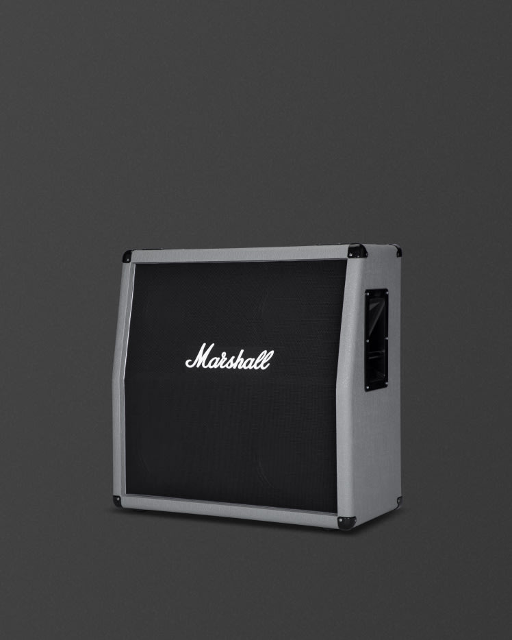 Una caja Marshall 2551AV Silver Jubilee en vinilo plateado sobre fondo gris.