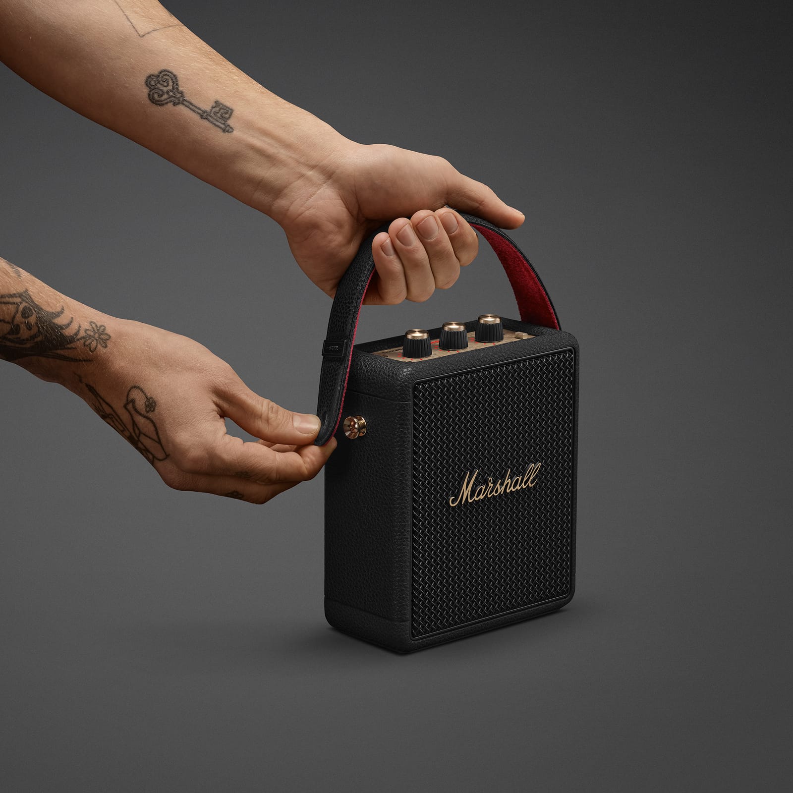 Marshall Stockwell III Portable Speaker, цвет: Чёрный / Золотой — фото 7